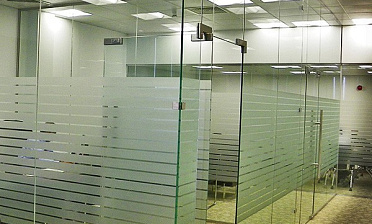 Стеклянные перегородки для офиса купить в Симферополе