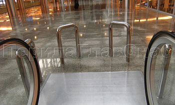 Защитный барьер эскалатора в Симферополе. Готовые проекты ПерилаГлавСнаб