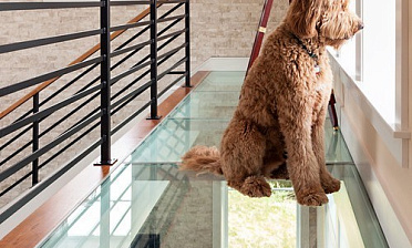 Стеклянный пол на площадке в частном доме купить в Симферополе