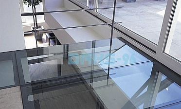 Стеклянный потолок на межэтажной площадке купить в Симферополе