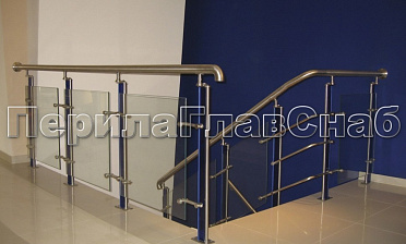 Ограждение со стойками с акриловыми вставками на спайдерных стеклодержателях купить в Симферополе