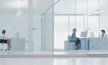 Стеклянные прозрачные перегородки в офис премиум купить в Симферополе