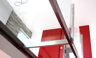 Стеклянные полы из закаленного стекла купить в Симферополе