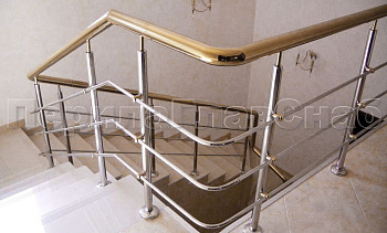 Лестничное ограждение с тремя ригелями и поручнем из латуни в Симферополе. Готовые проекты ПерилаГлавСнаб