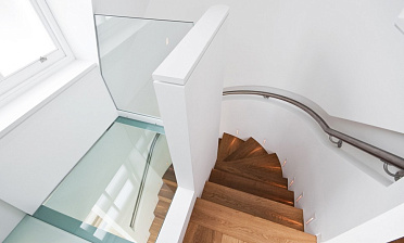 Стеклянный потолок в двухъярусной квартире купить в Симферополе