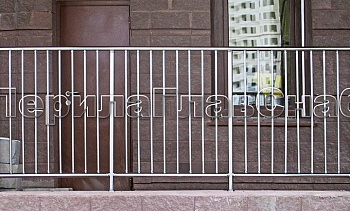 Перила на балкон с вертикальным заполнением в Симферополе. Готовые проекты ПерилаГлавСнаб Перила на балкон с вертикальным заполнением в Симферополе. Готовые проекты ПерилаГлавСнаб