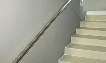 Пристенный поручень из нержавеющей стали купить в Симферополе