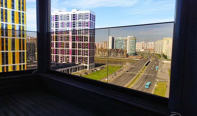  Бронзовое стекло на профиле на террасе в Симферополе. Готовые проекты ПерилаГлавСнаб