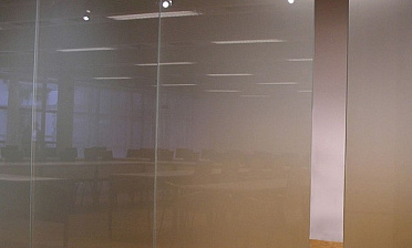 Стеклянные матовые перегородки в офис премиум купить в Симферополе