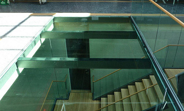 Стеклянный потолок в бизнес-центре купить в Симферополе