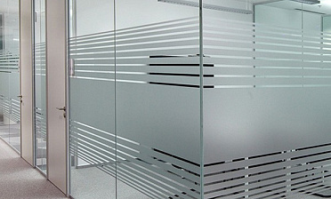 Стеклянные офисные перегородки с матовой пленкой купить в Симферополе