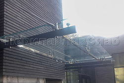 Стеклянные козырьки на спайдерах в Симферополе. Готовые проекты ПерилаГлавСнаб - фото 7