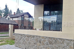 Стеклянные перила для балконов в Симферополе. Готовые проекты ПерилаГлавСнаб - фото 2