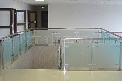 Стеклянные перила для атриумов в Симферополе. Готовые проекты ПерилаГлавСнаб - фото 4