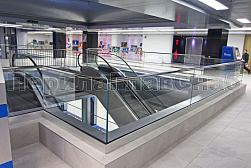 Стеклянные ограждения для торговых  и бизнес центров в Симферополе. Готовые проекты ПерилаГлавСнаб - фото 14 Стеклянные ограждения для торговых  и бизнес центров в Симферополе. Готовые проекты ПерилаГлавСнаб - фото 14