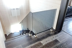 Стеклянные перила для лестниц в Симферополе. Готовые проекты ПерилаГлавСнаб - фото 12 Стеклянные перила для лестниц в Симферополе. Готовые проекты ПерилаГлавСнаб - фото 12