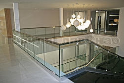 Стеклянные ограждения для торговых  и бизнес центров в Симферополе. Готовые проекты ПерилаГлавСнаб - фото 17 Стеклянные ограждения для торговых  и бизнес центров в Симферополе. Готовые проекты ПерилаГлавСнаб - фото 17
