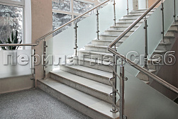 Стеклянные ограждения для торговых  и бизнес центров в Симферополе. Готовые проекты ПерилаГлавСнаб - фото 2