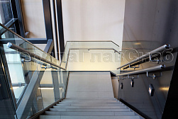 Стеклянные ограждения для торговых  и бизнес центров в Симферополе. Готовые проекты ПерилаГлавСнаб - фото 19 Стеклянные ограждения для торговых  и бизнес центров в Симферополе. Готовые проекты ПерилаГлавСнаб - фото 19