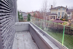 Стеклянные перила для балконов в Симферополе. Готовые проекты ПерилаГлавСнаб - фото 21